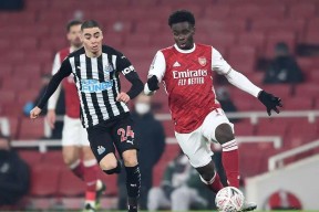 爱游戏APP-纽卡斯尔训练开放日，今晨造点机会引欢呼，荷甲在即，年轻球员得到机会的简单介绍